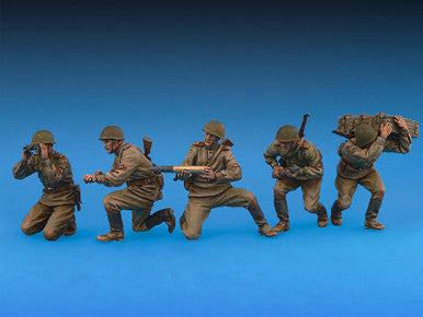 1/35 Miniart WWII Soviet Artillery Crew (5) w/Ammo Boxes & Weapons (Special Edition)