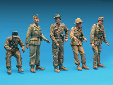 1/35 Miniart German Armored Car Crew (5)