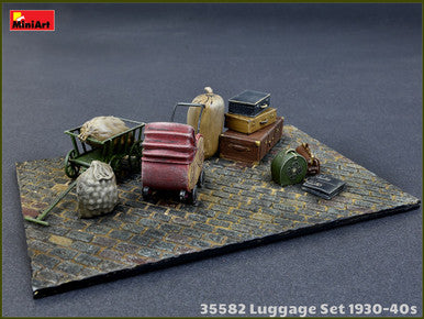 1/35 Miniart Luggage Set 1930-40s (Dock Cart, Pram, Suitcases & Bags)