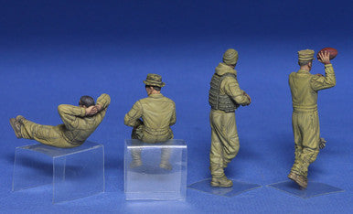 1/35 Miniart USMC Tank Crew at Rest (4)