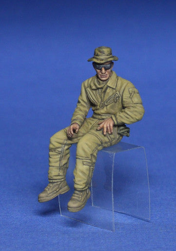 1/35 Miniart USMC Tank Crew at Rest (4)