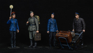 1/35 Miniart German Train Station Staff 1930-40s (4) & Cart w/Luggage