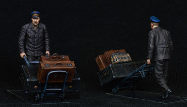 1/35 Miniart German Train Station Staff 1930-40s (4) & Cart w/Luggage