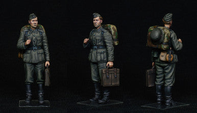 1/35 Miniart German Train Station Staff 1930-40s (4) & Cart w/Luggage