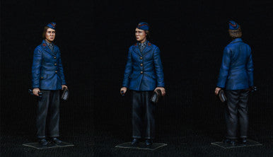 1/35 Miniart German Train Station Staff 1930-40s (4) & Cart w/Luggage