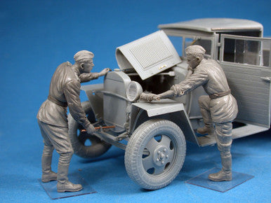 1/35 Miniart WWII Red Army Drivers (5)