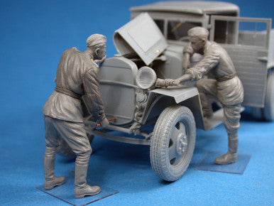 1/35 Miniart WWII Red Army Drivers (5)