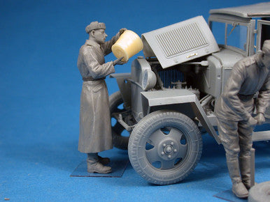 1/35 Miniart WWII Red Army Drivers (5)