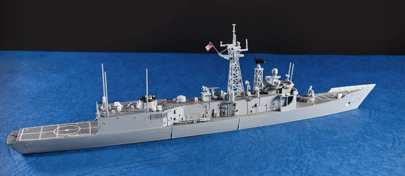 AFV Club SE70006 Oliver Hazard Perry class frigate