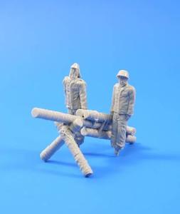 Jap.Army dummy sold.and howitzer-WWII 2fig. 1/35