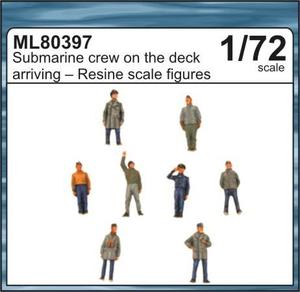 Submarine crew on the deck arriving to the port 1/72