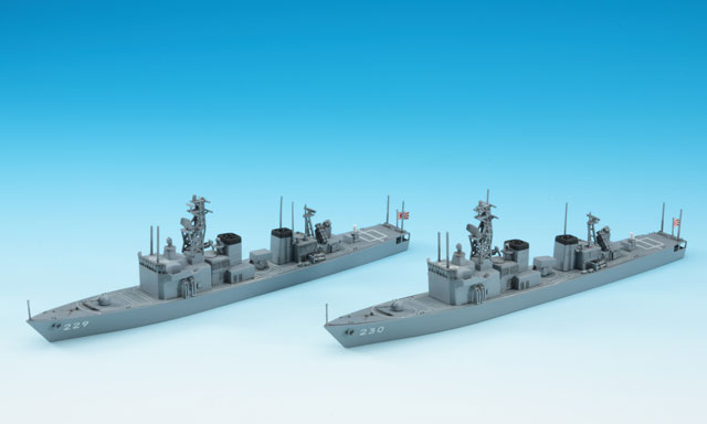 J.M.S.D.F. DE 229/230 ABUKUMA/JINTSU ( Two ships in the box )