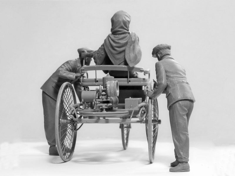 ICM24041 - 1/24 ICM Benz Patent-Motorwagen 1886 with Mrs. Benz & Sons