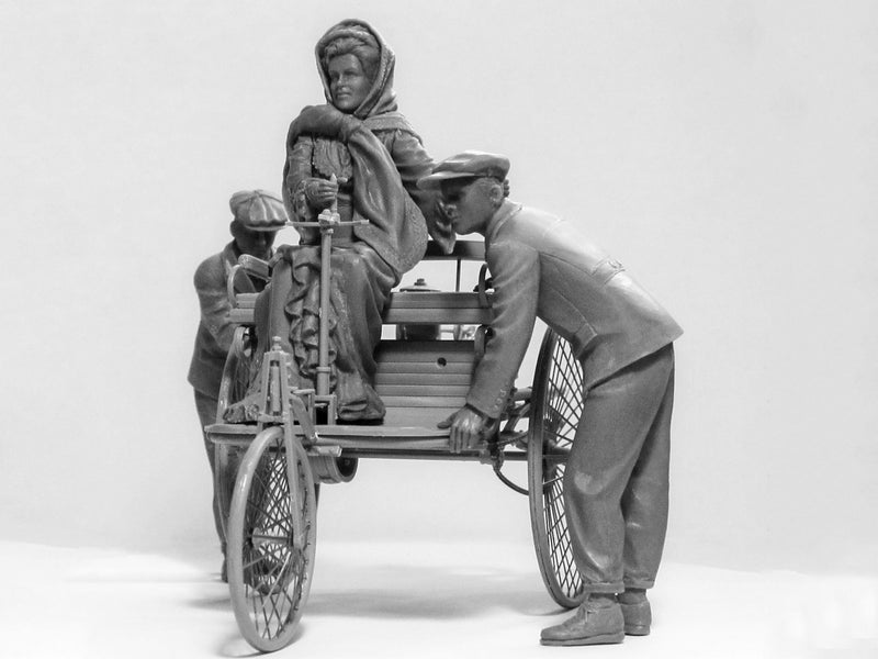 ICM24041 - 1/24 ICM Benz Patent-Motorwagen 1886 with Mrs. Benz & Sons