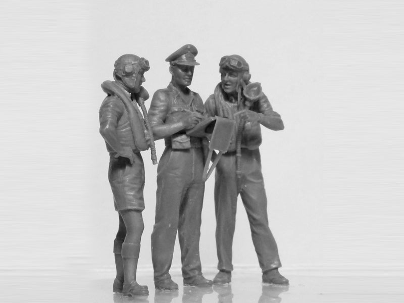 ICM32106 - 1/32 ICM British Pilots in Tropical Uniform (1939-1943) (3 figures)