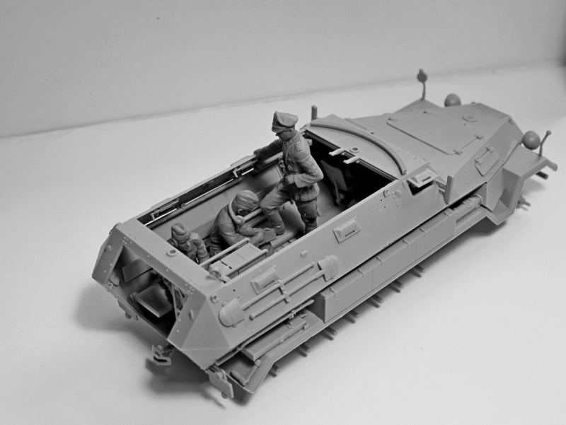 ICM35104 - 1/35 ICM Sd.Kfz.251/6 Ausf.A with Crew