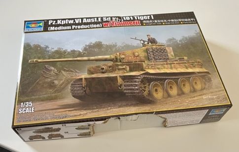 PZKPFW.VI AUSF.E SDKFZ181 TIGERI MED 1/35 - BOX DAMAGED