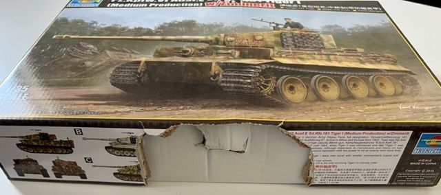 PZKPFW.VI AUSF.E SDKFZ181 TIGERI MED 1/35 - BOX DAMAGED