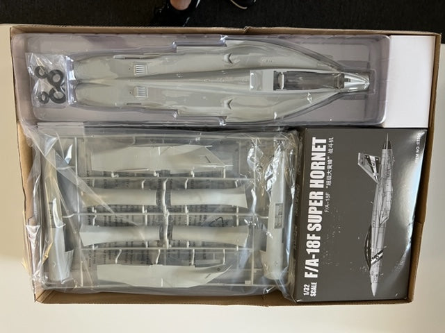 F/A-18F SUPER HORNET1/32 - Box Damaged