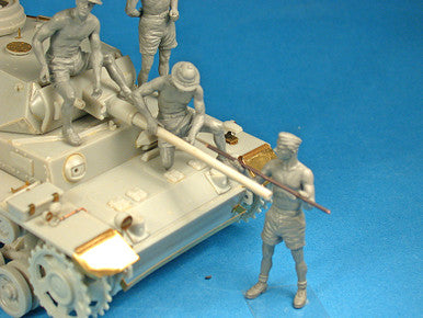 1/35 Miniart WWII German Tank Crew Afrika Korps (5) w/Weapons (Special Edition)