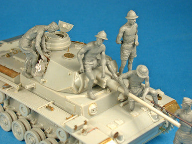 1/35 Miniart WWII German Tank Crew Afrika Korps (5) w/Weapons (Special Edition)