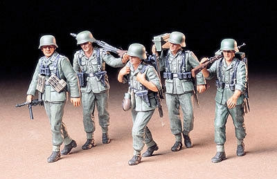 TAM35184 - 1/35 Tamiya German MG Crew (5)