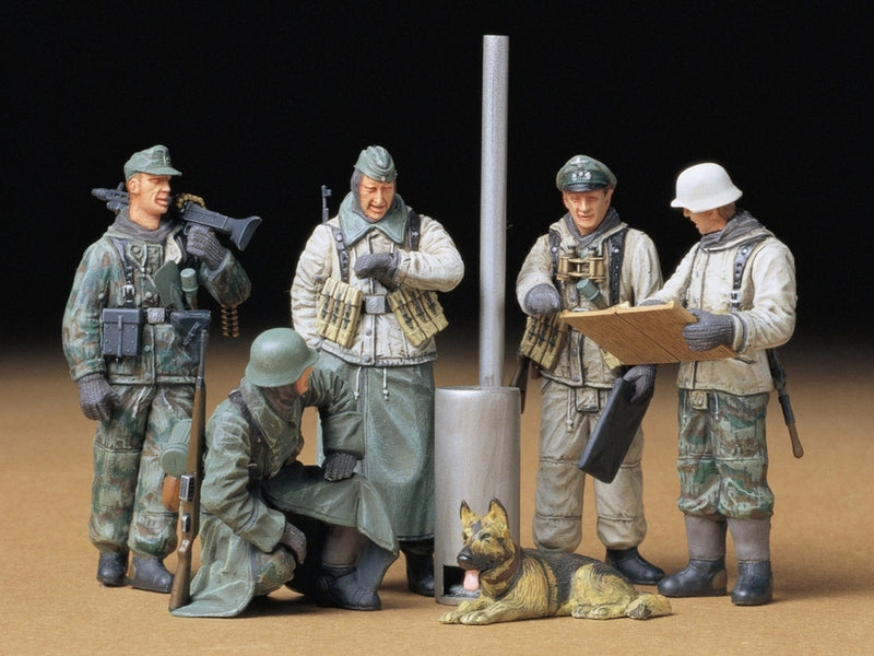 TAM35212 - 1/35 Tamiya German Soldiers Field Briefing (5)