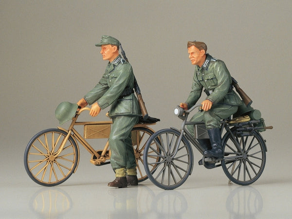 TAM35240 - 1/35 Tamiya German Soldiers w/Bicycles