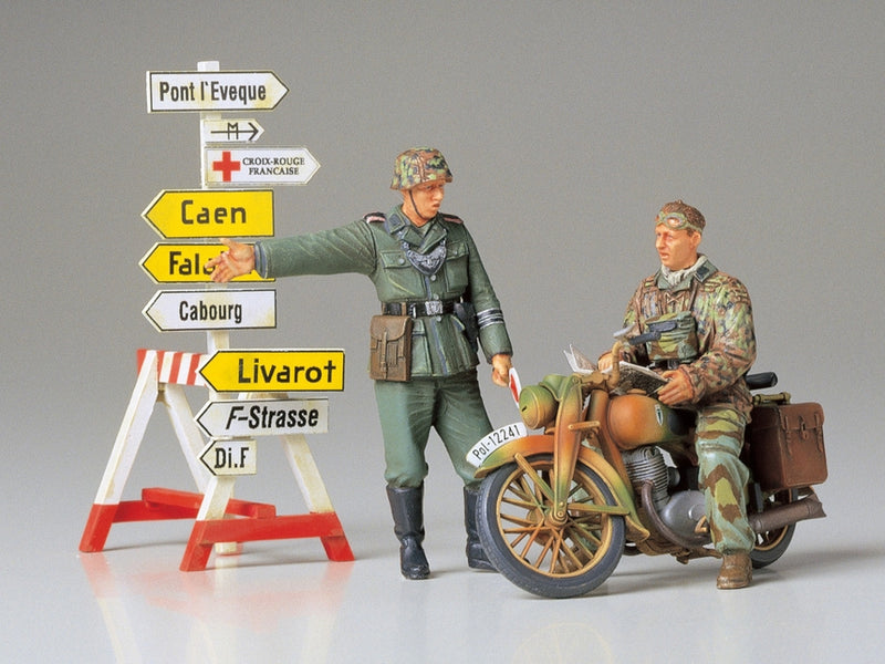 TAM35241 - 1/35 Tamiya German Motorcycle Orderly Set