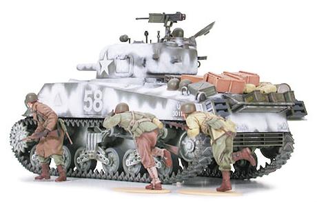 TAM35251 - 1/35 Tamiya US M4A3 Sherman Tank w/105mm Howitzer