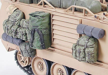 TAM35265 - 1/35 Tamiya US M113A2 Personnel Carrier Desert Version