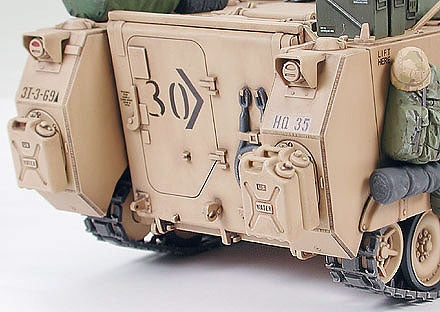 TAM35265 - 1/35 Tamiya US M113A2 Personnel Carrier Desert Version