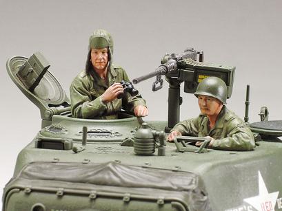 TAM35359 - 1/35 Tamiya US M4A3E8 Sherman Easy Eight Medium Tank Korean War