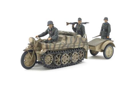 TAM35377 - 1/35 Tamiya German SdKfz 2 Mid Production Kettenkraftrad w/Trailer & 3 Soldiers