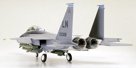 TAM60312 - 1/32 Tamiya F15E Strike Eagle Aircraft w/Bunker Buster