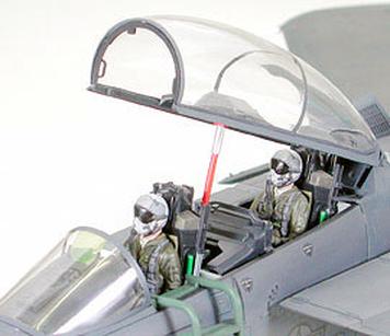 TAM60312 - 1/32 Tamiya F15E Strike Eagle Aircraft w/Bunker Buster