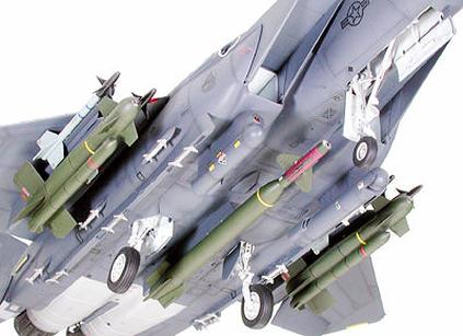 TAM60312 - 1/32 Tamiya F15E Strike Eagle Aircraft w/Bunker Buster