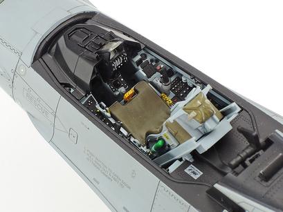 TAM60315 - 1/32 Tamiya F16CJ Block 50 Fighting Falcon Aircraft