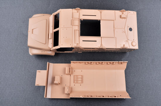 Trumpeter US MaxxPro MRAP Model Kit