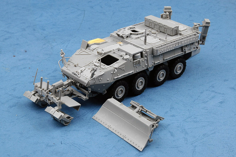 M1132 STRYKER W/LWMR-MINE ROLLER 1/35