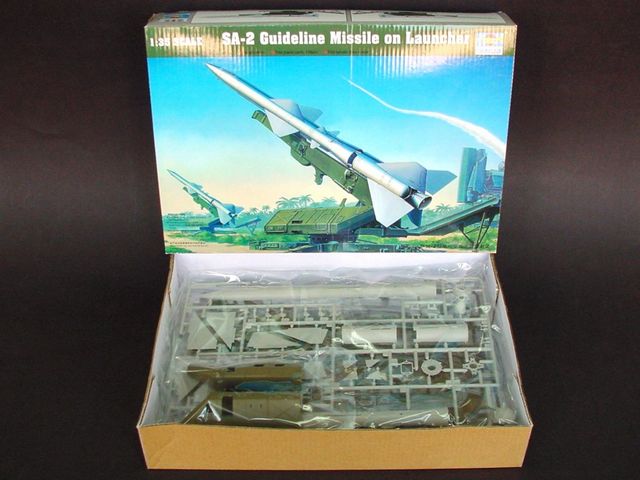 SAM-2 MISSILE WITH LAUNCHER CABIN 1/35