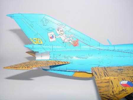 MIG-21UM FIGHTER 1/32