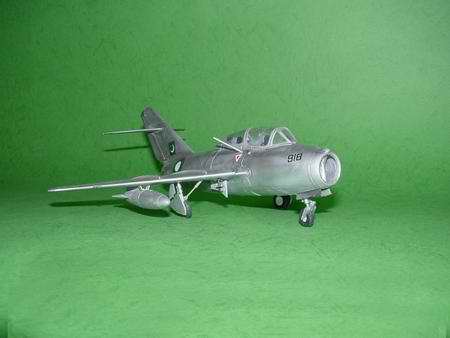 MIG-15 UTI MIDGET 1/48