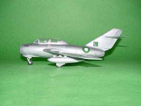 MIG-15 UTI MIDGET 1/48