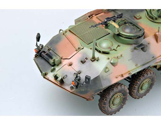 LAV-R LIGHT ARMORED VEHICLE RECOVRY 1/35