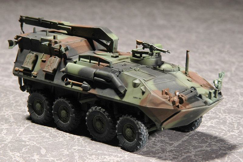 LIGHT ARMORED VEHICLE-RECOV LAV-R 1/72